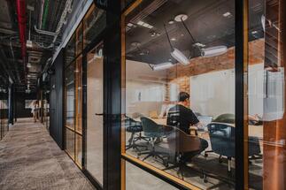 Fabryka Norblina w Warszawie: Nowa Siedziba Czterech Spółek Technologicznych w Puzzle Office