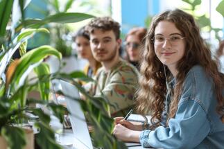 Jak projektować biura przyjazne dla osób neuroatypowych? Nie każdy umysł pasuje do open space’u
