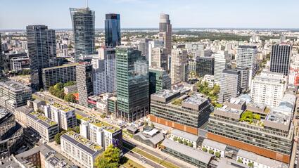 Studio A Skanska z kompletną fasadą – nowy symbol biurowy na Woli coraz bliżej ukończenia