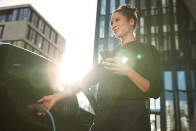 Stacje ładowania pojazdów elektrycznych: Nowy standard dla nowoczesnych biurowców i kluczowe udogodnienie dla najemców