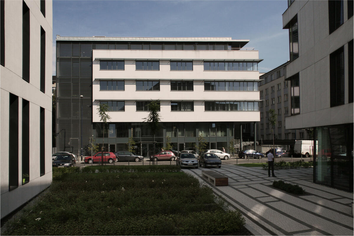 Digital wprowadza się do Mosiężniczej 3