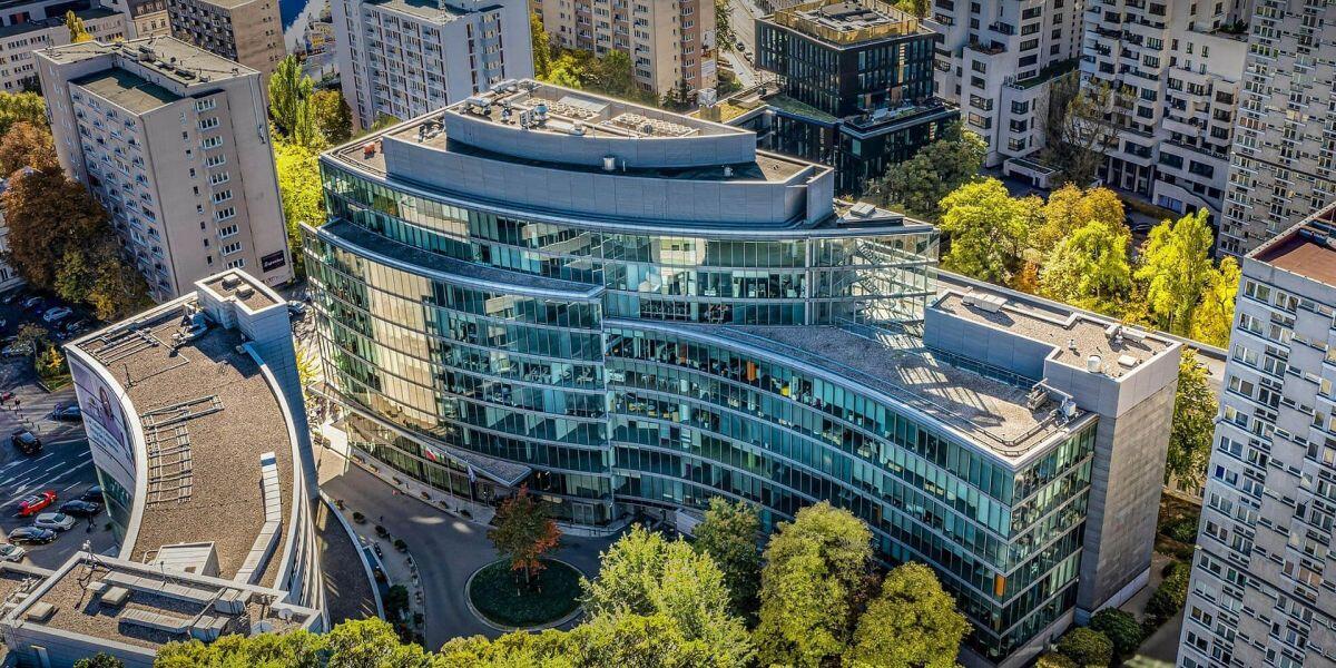 Doraco Wynajmuje 1000 m² w Nowym Saskim Crescent: Kluczowe Partnerstwa i Zrównoważone Inwestycje