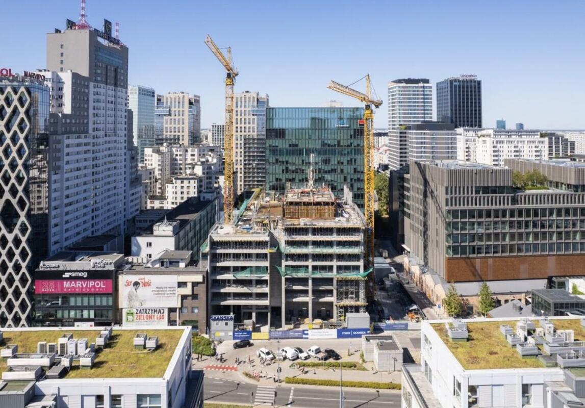 Wzrost Biurowca Studio A w Warszawie: Skanska Przekracza Kolejne Etapy Budowy