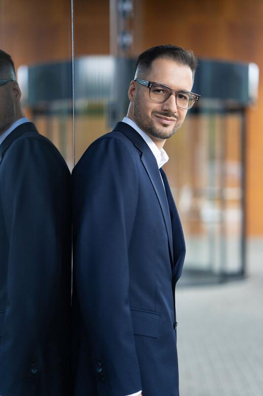 Awanse w Golden Star Group – firma wzmacnia polski zespół