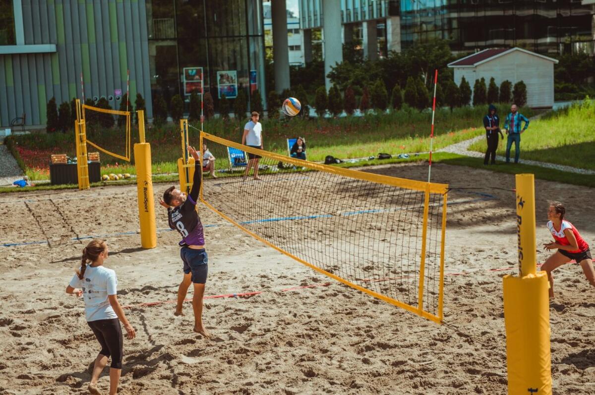 Plaża w centrum biznesu – Olivia Centre z nowymi boiskami do siatkówki