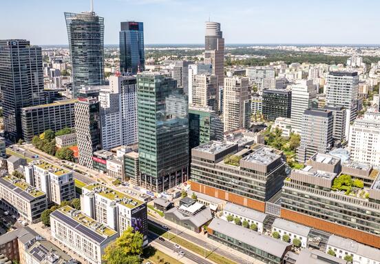 Studio A Skanska z kompletną fasadą – nowy symbol biurowy na Woli coraz bliżej ukończenia