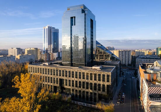 V Tower Warszawa: Bezpieczna, Prywatna i Prestiżowa Przestrzeń Biurowa w Stolicy